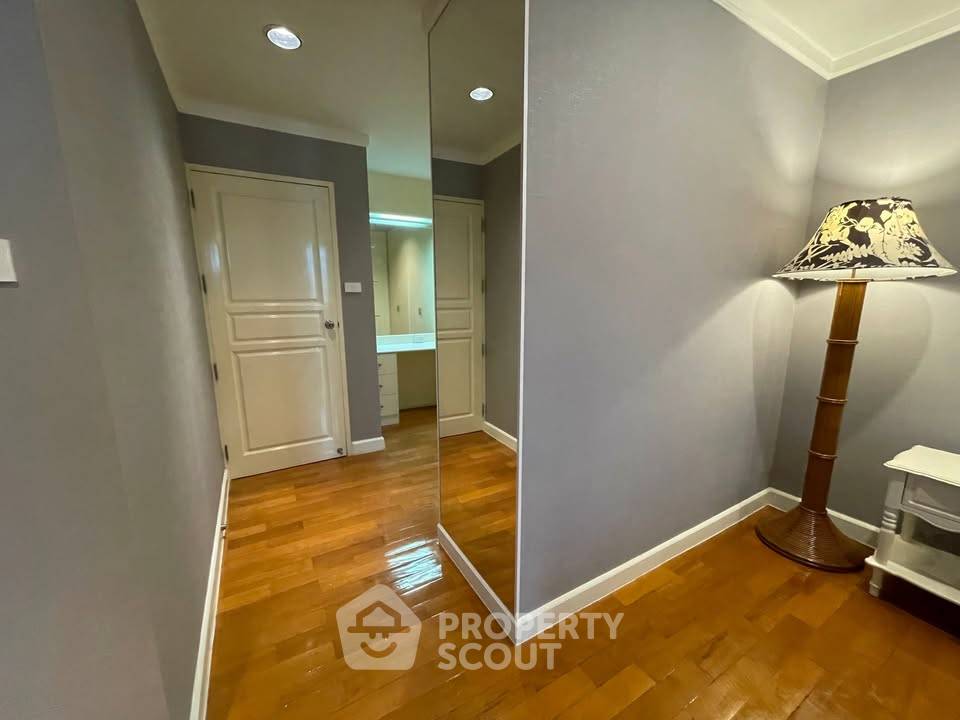 picture 2-BR Condo at Supalai Place Sukhumvit 39 near BTS Phrom Phong (ID 2294376) - 8/32