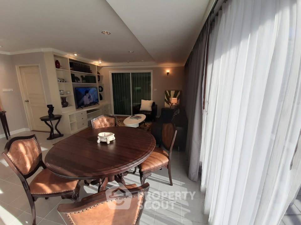 picture 2-BR Condo at Supalai Place Sukhumvit 39 near BTS Phrom Phong (ID 2297058) - 3/22