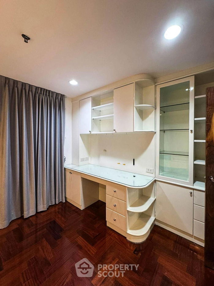 picture 3-BR Condo at Baan Prompong Condominium near MRT Phetchaburi (ID 1991457) - 34/40