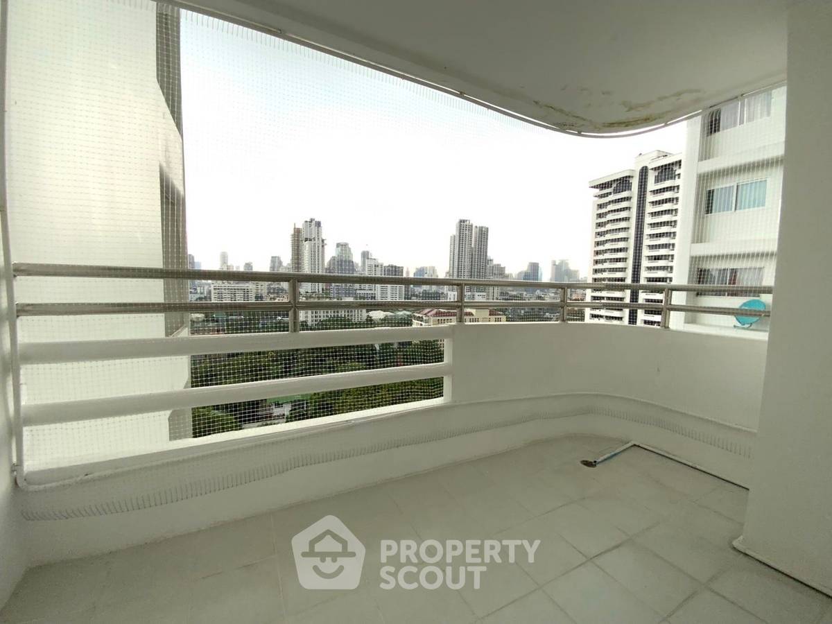 picture 3-BR Condo at Regent On The Park 3 Condominium near MRT Phetchaburi (ID 934974) - 23/25