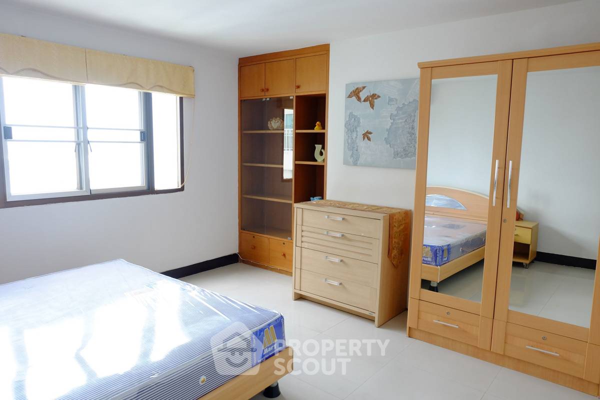 รูป คอนโด 2-ห้องนอน ที่ ท็อป วิว ทาวเวอร์ คอนโดมิเนียม ใกล้ BTS ทองหล่อ (ID 882906) - รูปที่ 3/15