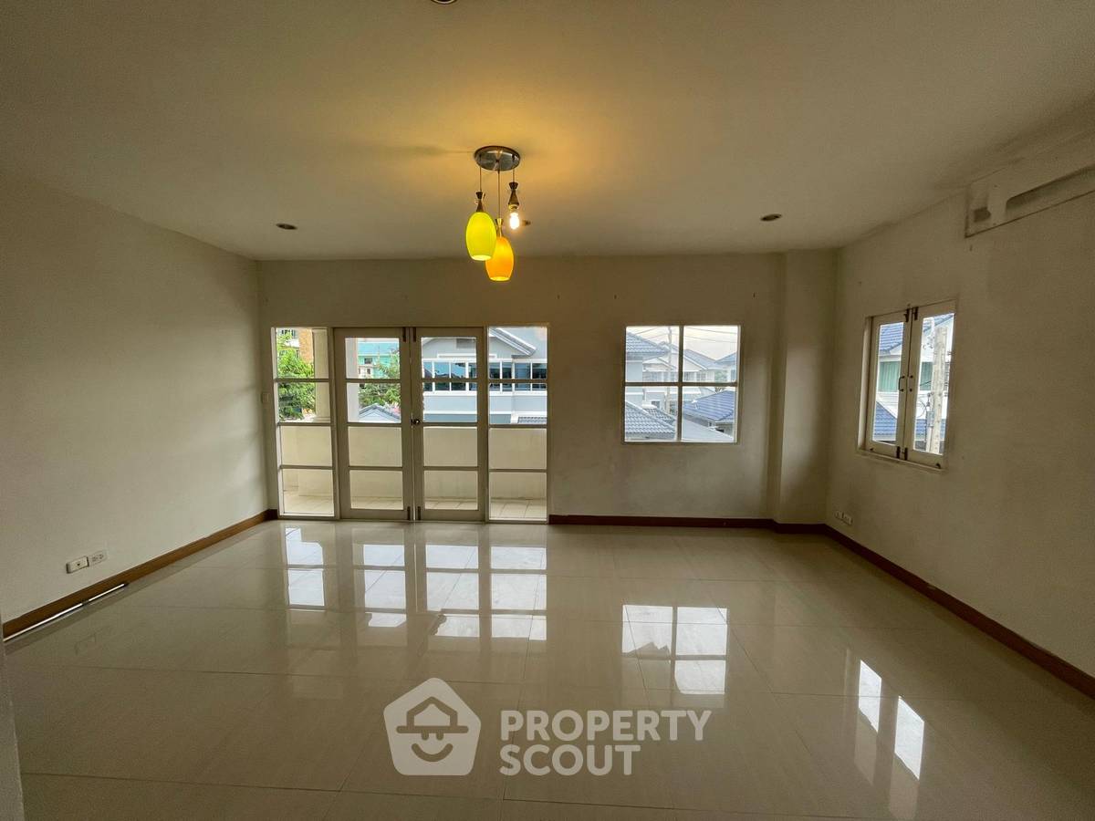 รูป บ้าน 4-ห้องนอน ที่ บ้านเปี่ยมภิรมย์ ใน สะพานสูง (ID 2095174) - รูปที่ 6/36