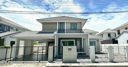 For rent Grand Valley Project: Bangsaen - Liang Nong Mon: 4 bedrooms, 3 bathrooms, house near the garden