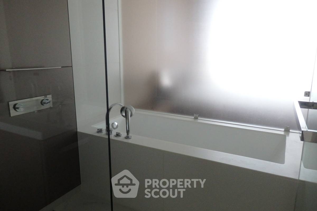 picture 1-BR Condo at 185 Rajadamri near BTS Ratchadamri (ID 881322) - 5/12