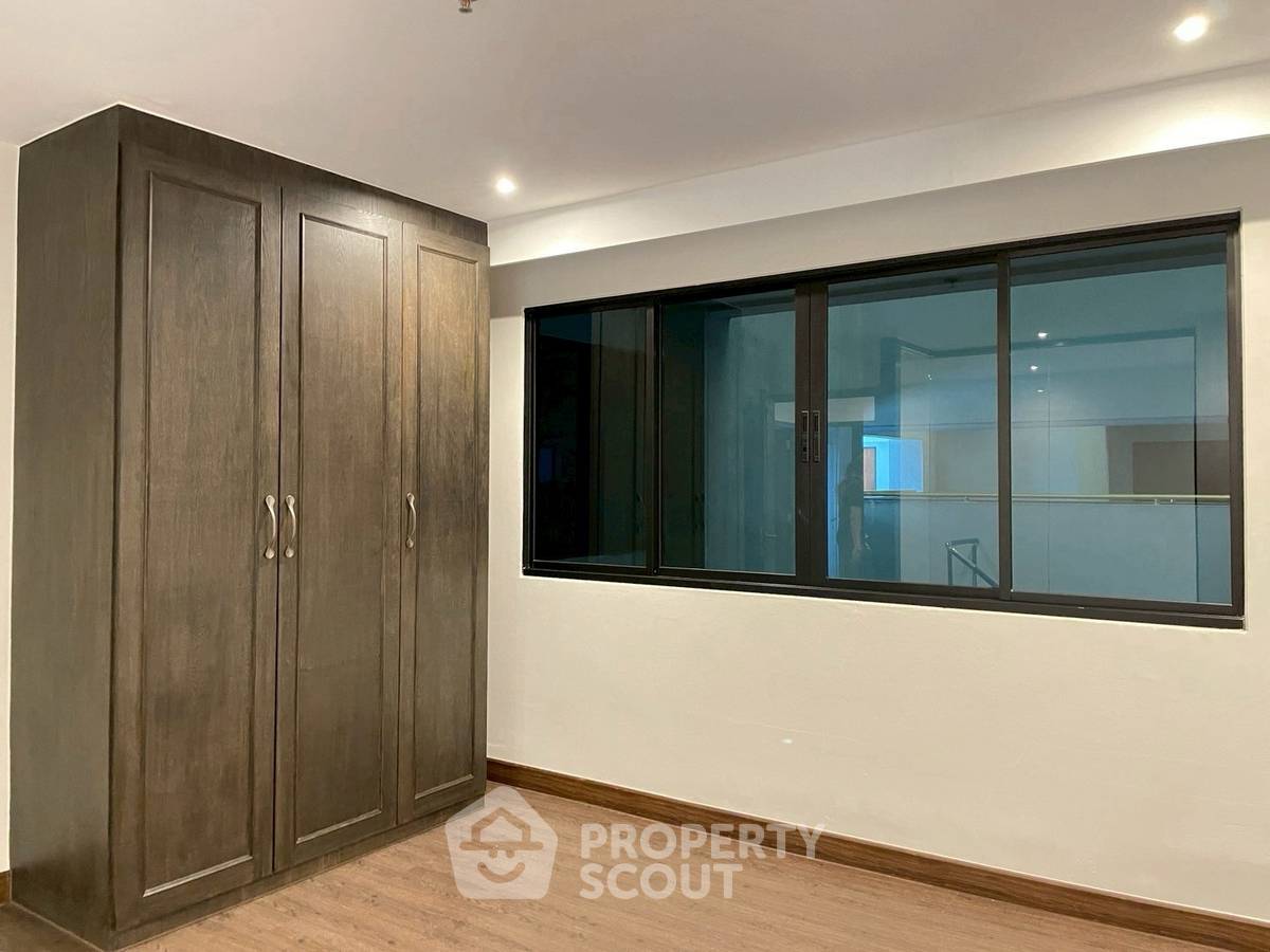 รูป คอนโด 3-ห้องนอน ที่ เกียรติธานี ซิตี้แมนชั่น ใกล้ MRT เพชรบุรี (ID 2237768) - รูปที่ 11/19
