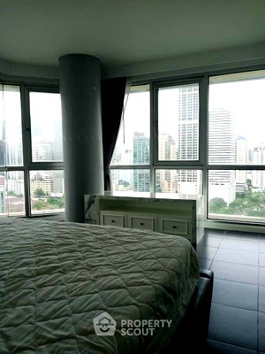 ขายคอนโด : คอนโด 1-ห้องนอน ที่ สุขุมวิท สวีท คอนโดมิเนียม ใกล้ BTS นานา (ID 516983)