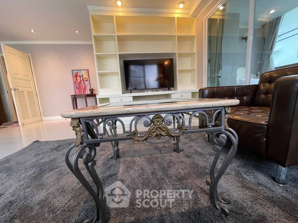 picture 2-BR Condo at Supalai Place Sukhumvit 39 near BTS Phrom Phong (ID 2294376) - 31/32
