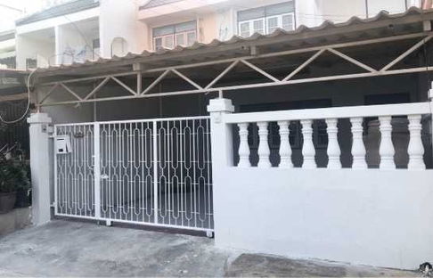 Townhome for rent, newly renovated, Saphan Khwai, Suthisan, Inthamara, 2 bedrooms, near Saphan Khwai BTS station