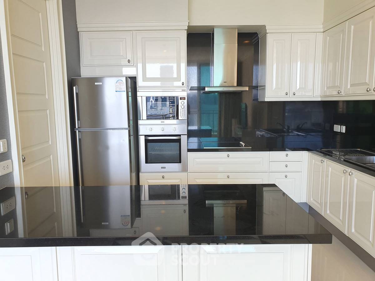 picture 3-BR Condo at Royce Private Residences near MRT Sukhumvit (ID 1272584) - 4/11
