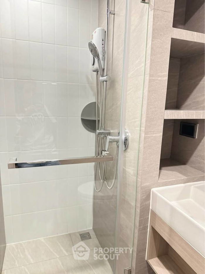 picture 1-BR Condo at Reference Sathorn-Wongwianyai near BTS Wongwian Yai (ID 2289552) - 4/9