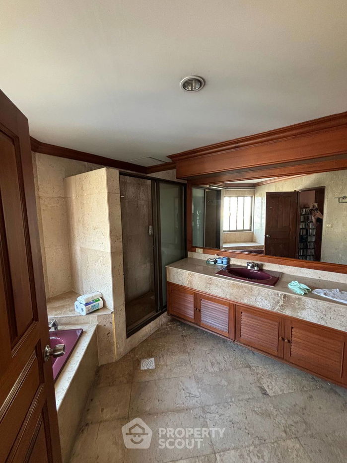 picture 3-BR Condo at Castle Hill Mansion Condominium near BTS Ekkamai (ID 1528437) - 10/11