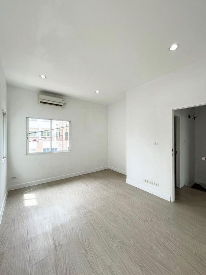 รูป ให้ เช่า ออฟฟิศ M1296 โฮมออฟฟิศ ติดถนนนวลจันทร์ (ข้างซอย 48) 197 ตรม 31.2 ตรว - รูปที่ 11/12