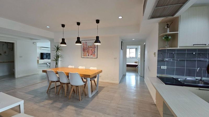 picture < Royal Castle Sukhumvit 39 for Rent > " 5b 6b 240 sqm - 3/19