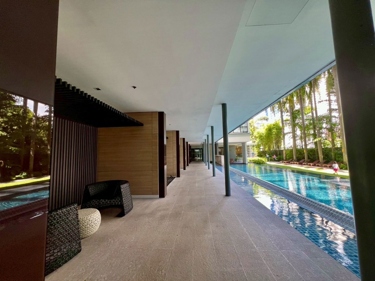 รูป 🏝 สัมผัสความร่มรื่นใจกลางสุขุมวิท กับคอนโดสไตล์รีสอร์ท Domus 16 โอบล้อมด้วยต้นไม้และธรรมชาติ บรรยากาศเงียบสงบ เป็นส่วนตัว จำนวนยูนิตน้อย - รูปที่ 27/28