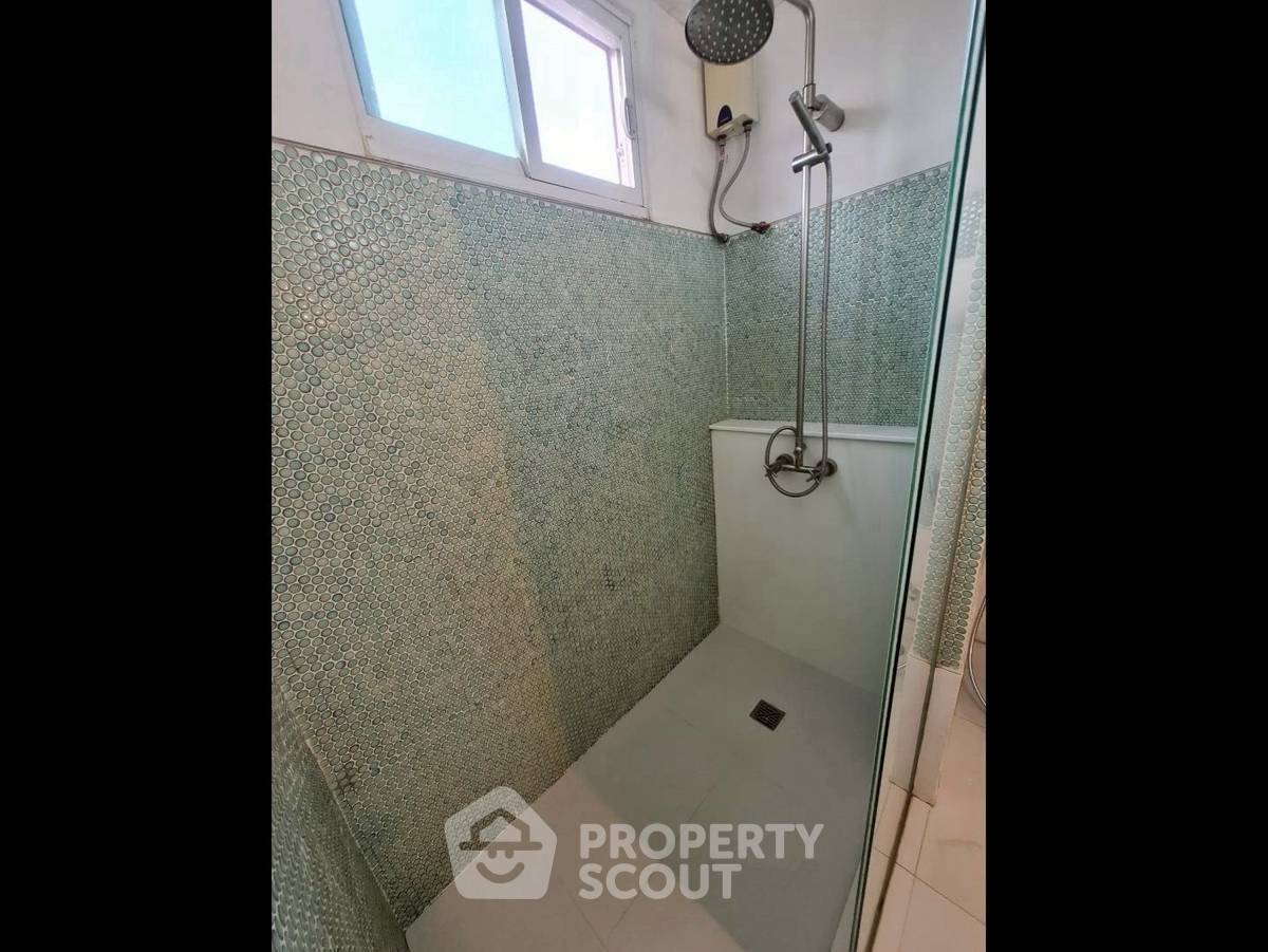 picture 2-BR Condo at Grand Park View Asoke near MRT Sukhumvit (ID 2296372) - 10/11
