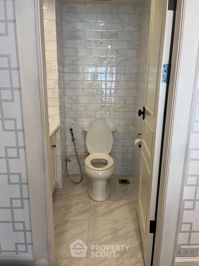 picture 2-BR Condo at Somkid Gardens Condominium near BTS Chit Lom (ID 2295105) - 20/20