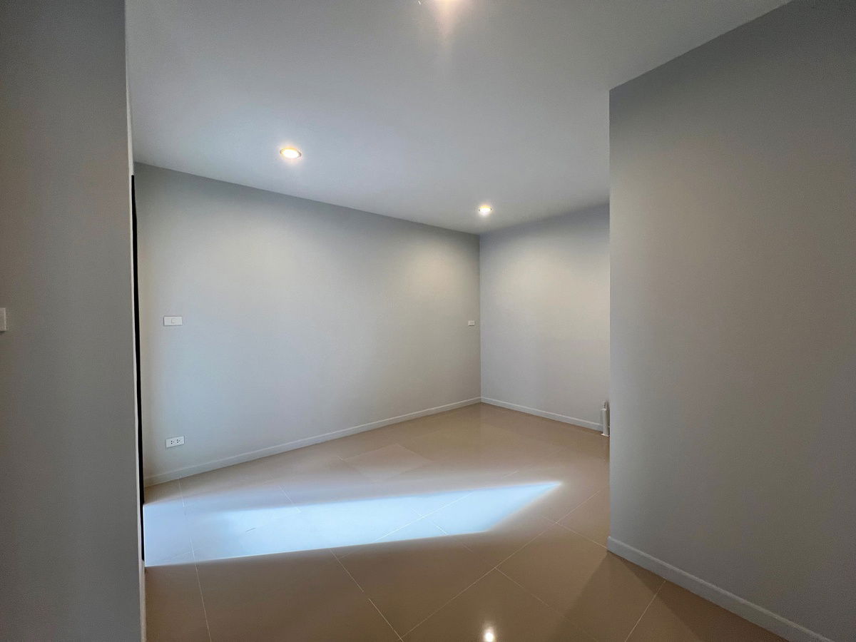รูป ขายบ้านเดี่ยวสไตล์โมเดิร์น Living Loft ลำลูกกา คลอง 9 | หรูหรา กว้างขวาง วัสดุพรีเมียม พร้อมเข้าอยู่ - รูปที่ 13/25