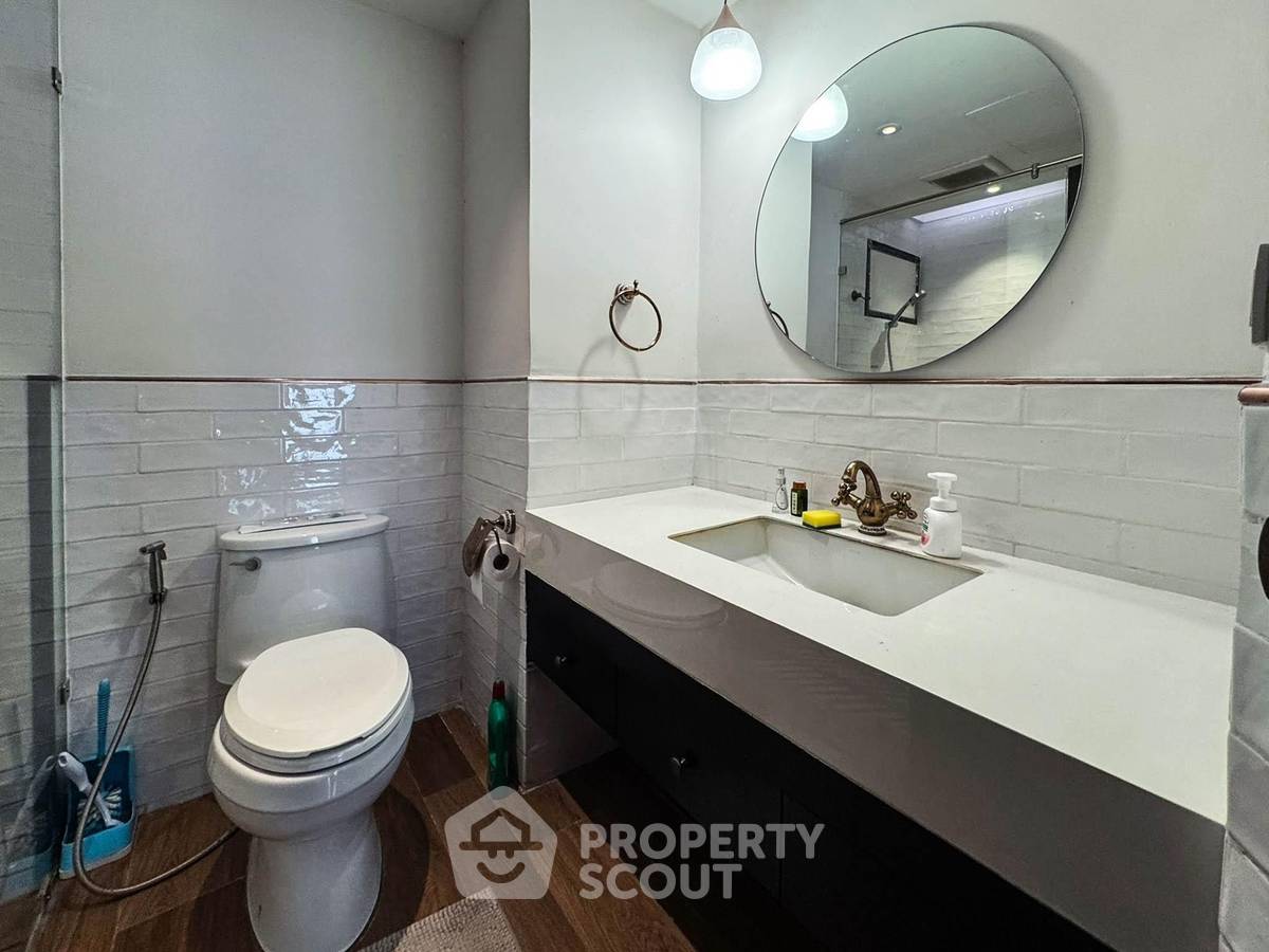 picture 3-BR Condo at Baan Prompong Condominium near MRT Phetchaburi (ID 1991457) - 16/40