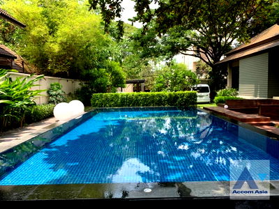 Houses for rent BTS Ekkamai : 🔼🔽 AccomA 📩 Home Office,Private Swimming Pool 5 BR House in Khlong Ton Nuea (AA22860)