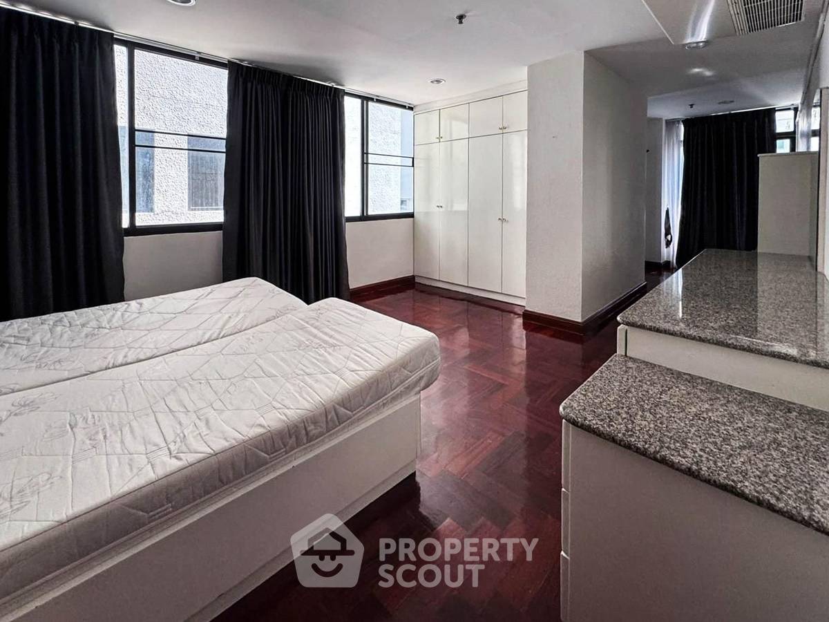 picture 3-BR Condo at Baan Prompong Condominium near MRT Phetchaburi (ID 1991457) - 20/40