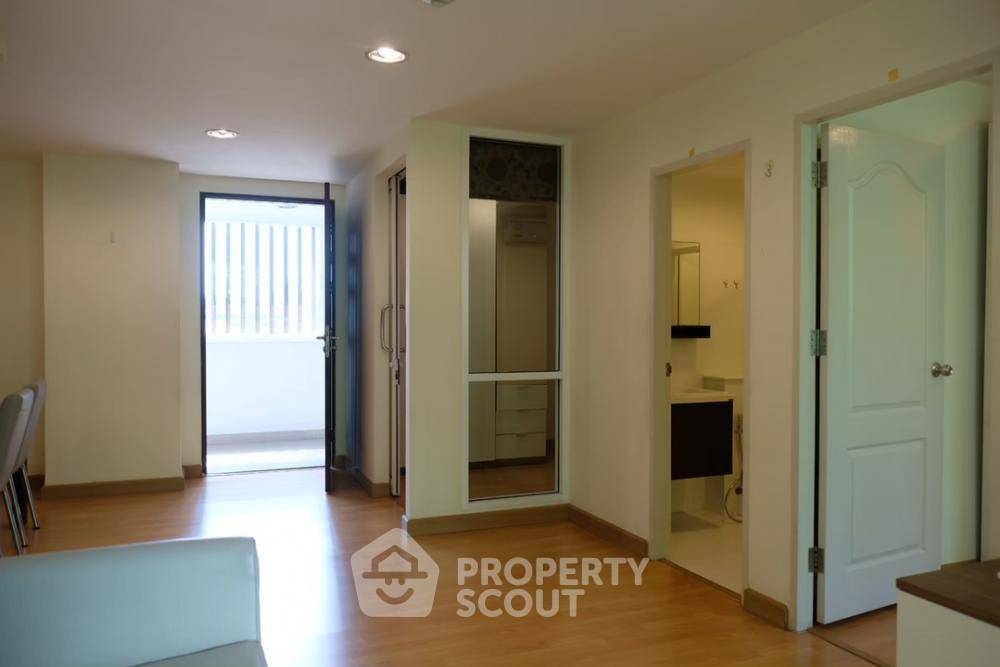 picture 2-BR Condo at The Fine @ River Condominium near BTS Saphan Taksin (ID 421624) - 2/8