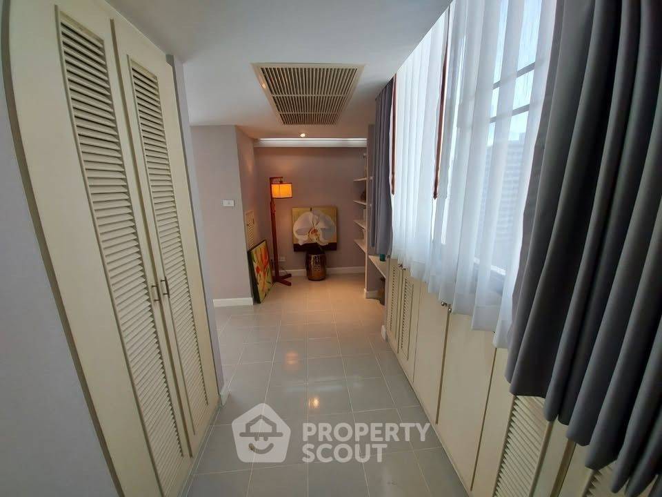 picture 2-BR Condo at Supalai Place Sukhumvit 39 near BTS Phrom Phong (ID 2297061) - 7/22