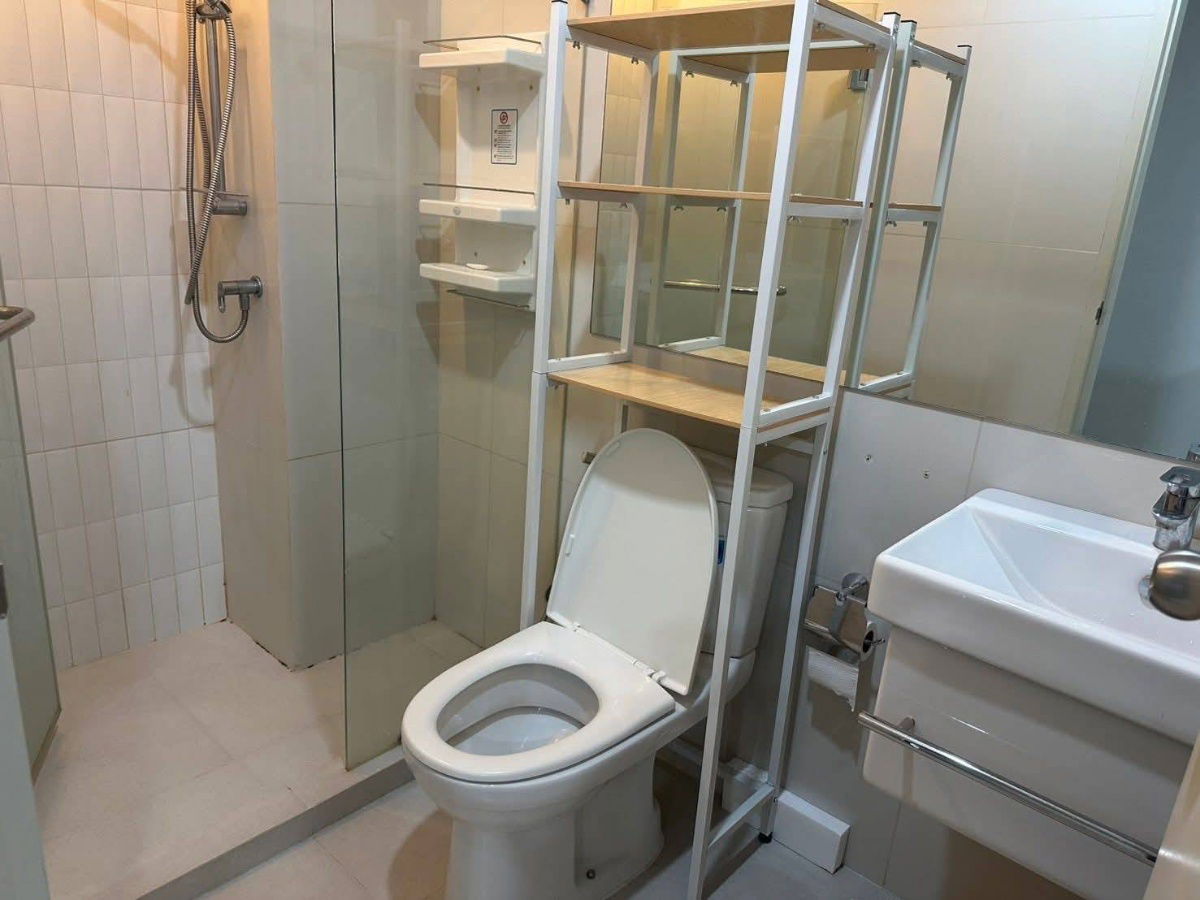 picture Life Asoke , just a short walk from MRT Phetchaburi and SWU, available for rent at 17,000 THB per month - 5/6