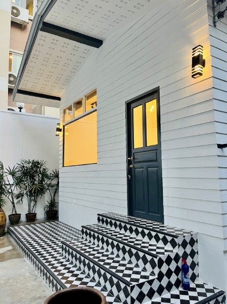 picture Newly built house for rent in the heart of Sathorn, on 38 sq m of land, near BTS Surasak. - 11/17