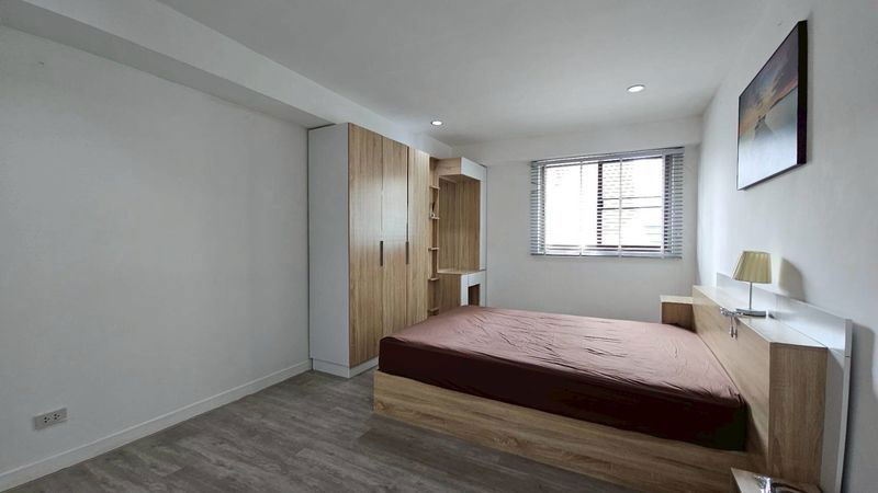 picture < Royal Castle Sukhumvit 39 for Rent > " 5b 6b 240 sqm - 8/19