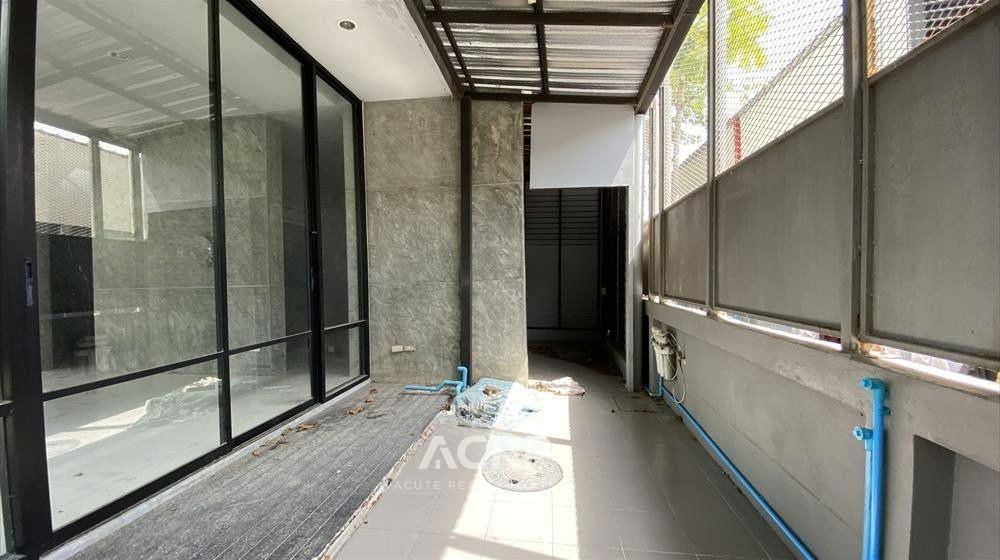 picture Modern Loft-Style Twin House for Sale – The Season Phetkasem 69 Project, close to MRT Lak Song - 18/20