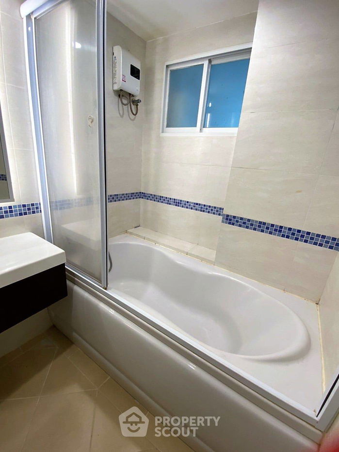 picture 1-BR Condo at Life @ Sathorn 10 near BTS Saint Louis (ID 804831) - 3/11