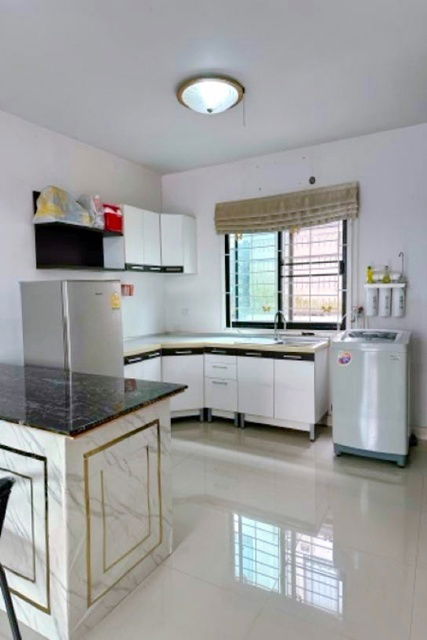 picture Lotus BangKruai-Sai Noi 1.7km. BangBuaThong Hospital 1.1 km. Sombatburi Market 800m. Fully fur 2-sto - 4/8
