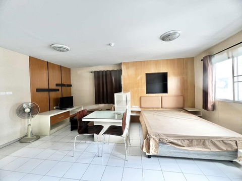 For rent lumpini center sukhumvit 77 Tel. 099-6261472 Ready to move 
