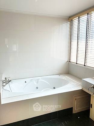 picture 2-BR Condo at Residence Sukhumvit 65 near BTS Ekkamai (ID 20094) - 7/24