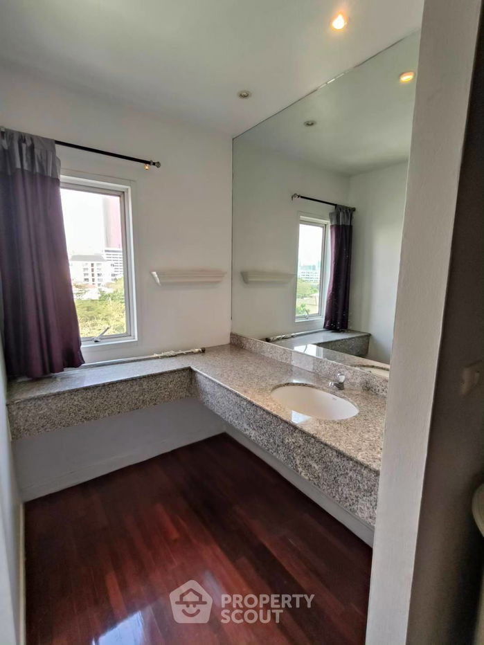 picture 2-BR Condo at Paholyothin Park Condominium near BTS Saphan Khwai (ID 998524) - 7/18
