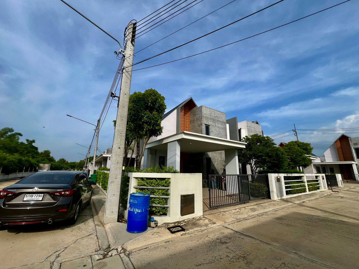 รูป ขายบ้านเดี่ยวสไตล์โมเดิร์น Living Loft ลำลูกกา คลอง 9 | หรูหรา กว้างขวาง วัสดุพรีเมียม พร้อมเข้าอยู่ - รูปที่ 4/25