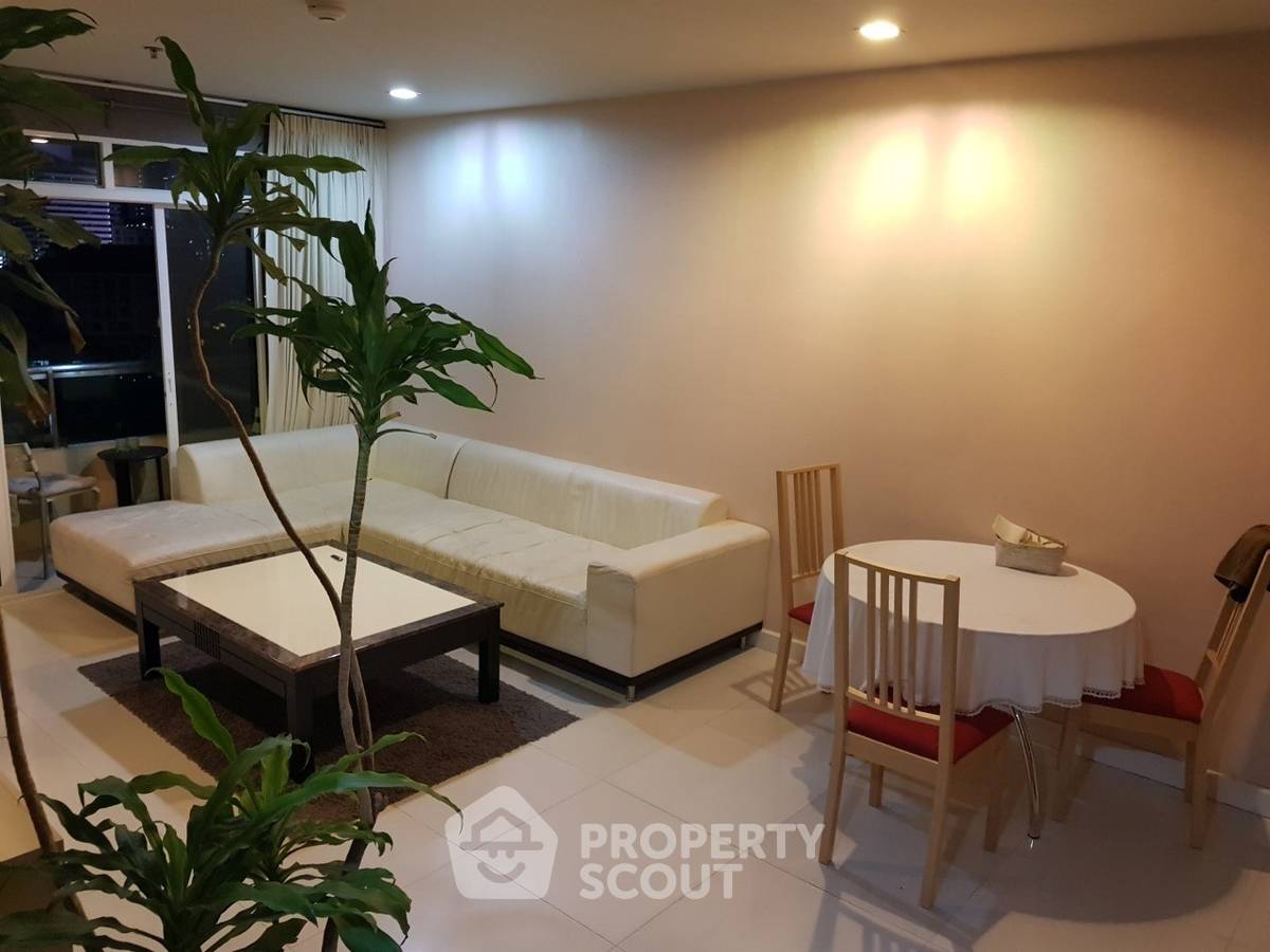 picture 2-BR Condo at Sukhumvit City Resort Condominium near BTS Nana (ID 511064) - 3/5