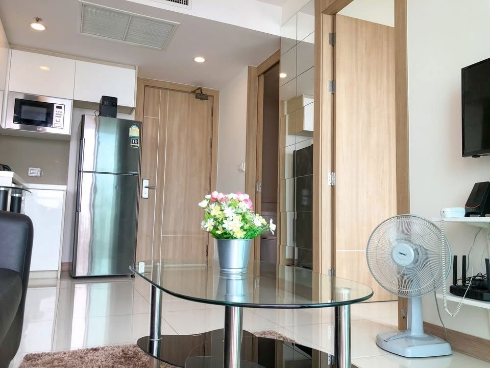 picture For Rent: Riviera Wongamat Condo 23rd Floor Rental Price: 20,000 Baht / month Size: 35 sq.m. - 5/11