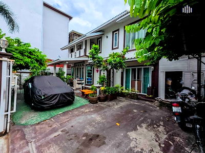 บ้านเดี่ยว วิทยาลัยอาชีวศึกษาธนบุรี : ทำเลหายาก!!! ขายบ้านเดี่ยว  ในจรัญสนิทวงศ์ซอย 13 (บางแวก 18) พื้นที่ 60 ตารางวา  ทำเลดีมาก ใกล้ ถนนจรัญสนิทวงศ์ และMrt สายสีน้ำเงิน ราคาพิเศษ!!