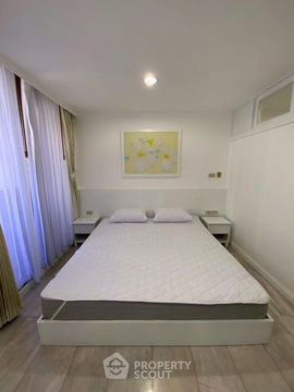 1-BR Condo at Supalai Place Sukhumvit 39 near BTS Phrom Phong (ID 2297757)