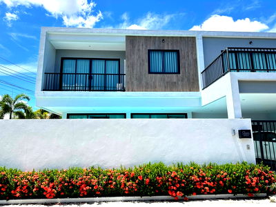 Houses for rent Bang Lamung Chonburi : Hivery Pool Villa – 2-Storey House for Rent (Residential Use)  3 Bedrooms, 3 Bathrooms  1 Kitchen, 1 Living Room