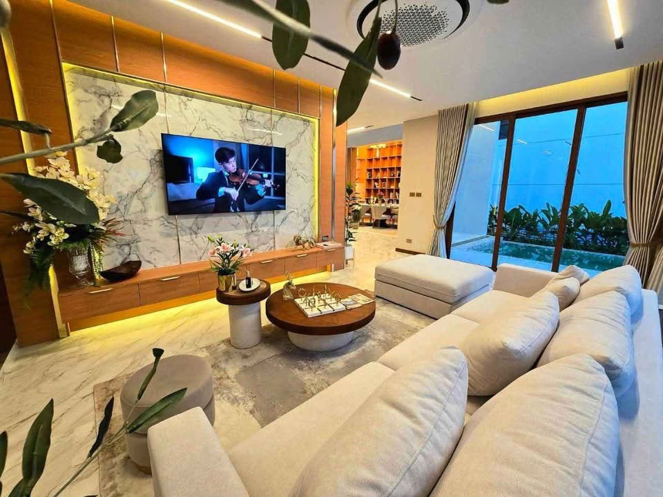 รูป Luxury Pool Villa – Mabprachan Reservoir Areaทำเลศักยภาพใกล้อ่างเก็บน้ำมาบประชัน,5 ห้องนอน6ห้องน้ำ - รูปที่ 4/13