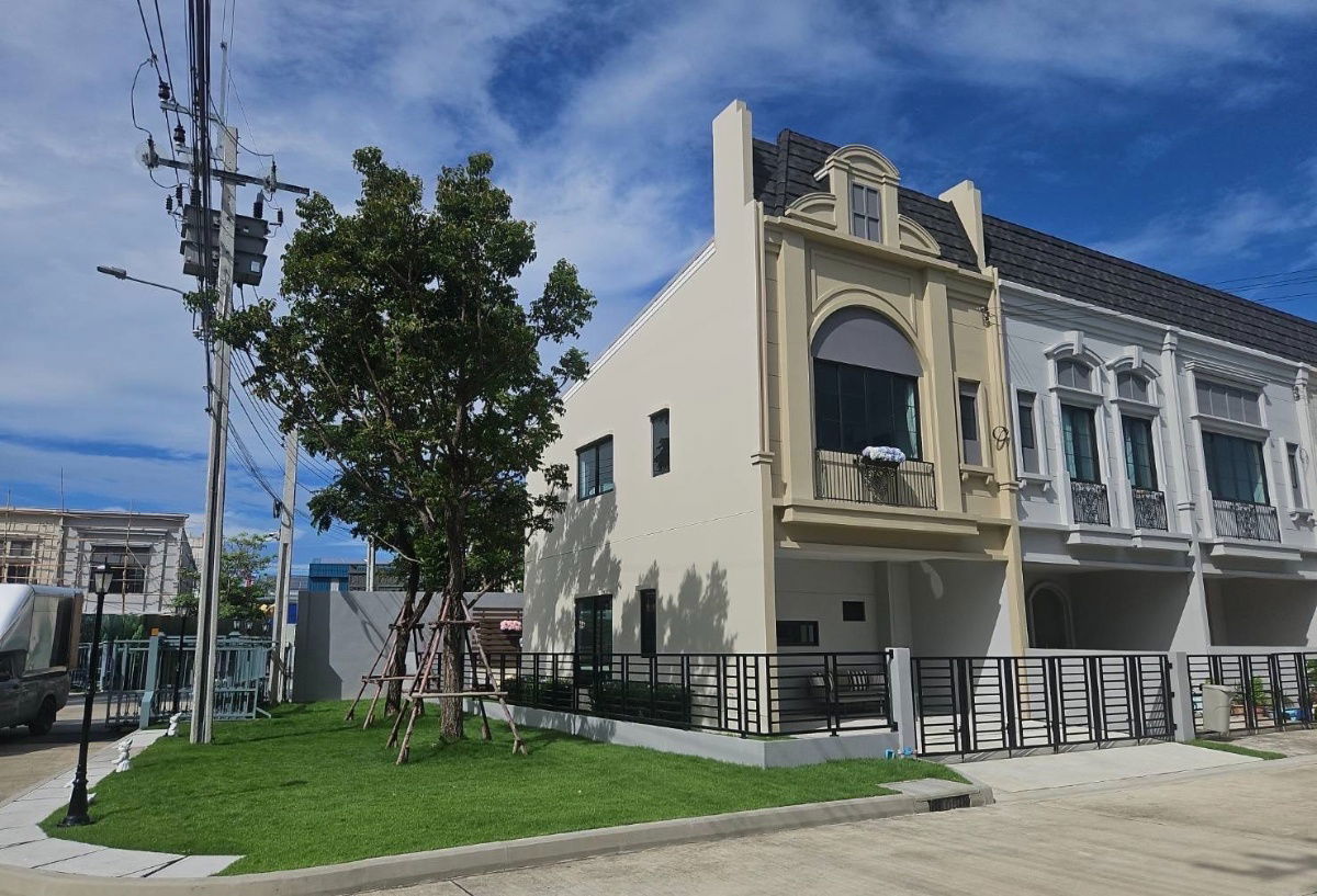 picture 🏡 Townhome for Sale in Pattanakarn Location, Fully Furnished - 1/15