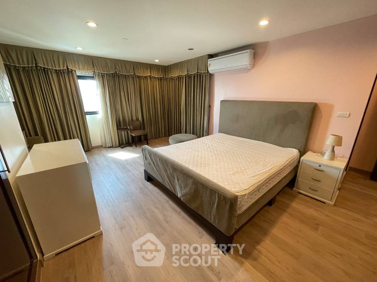 picture 3-BR Condo at Sathorn Gardens near MRT Si Lom (ID 2297847) - 17/27