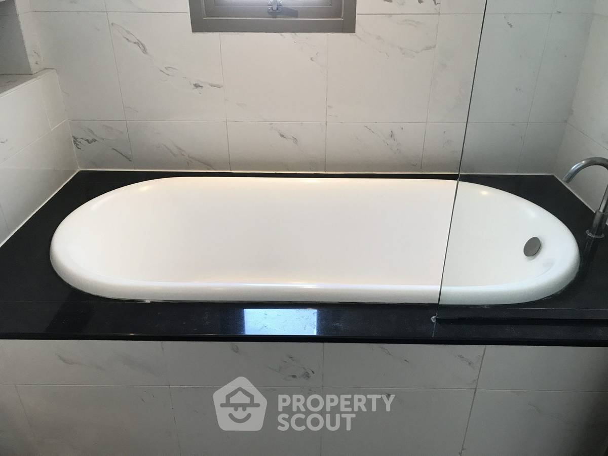picture 2-BR Condo at The Lakes Bangkok near BTS Asok (ID 466639) - 15/17