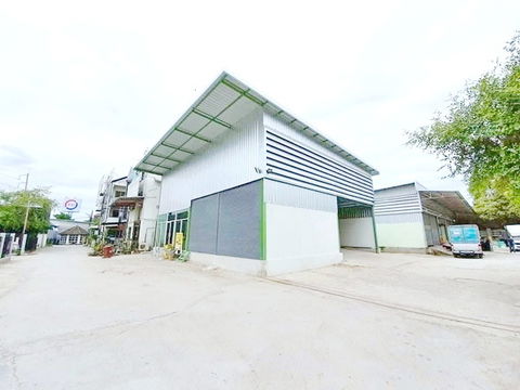 Kanchanaphisek Road BangKhae Sch 1.3 km. 152sq.m.MRT LakSong 1.6km. Warehouse for rent corner unit