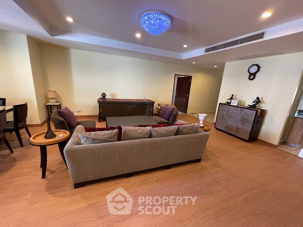 picture 3-BR Condo at Sathorn Gardens near MRT Si Lom (ID 2297847) - 4/27