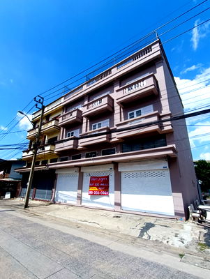 Shophouses for rent Thailand Nursing and Midwifery Council : For rent: Commercial building, 3 rooms, 4 floors, with parking, near Tiwanon BTS station, just 200 meters away.