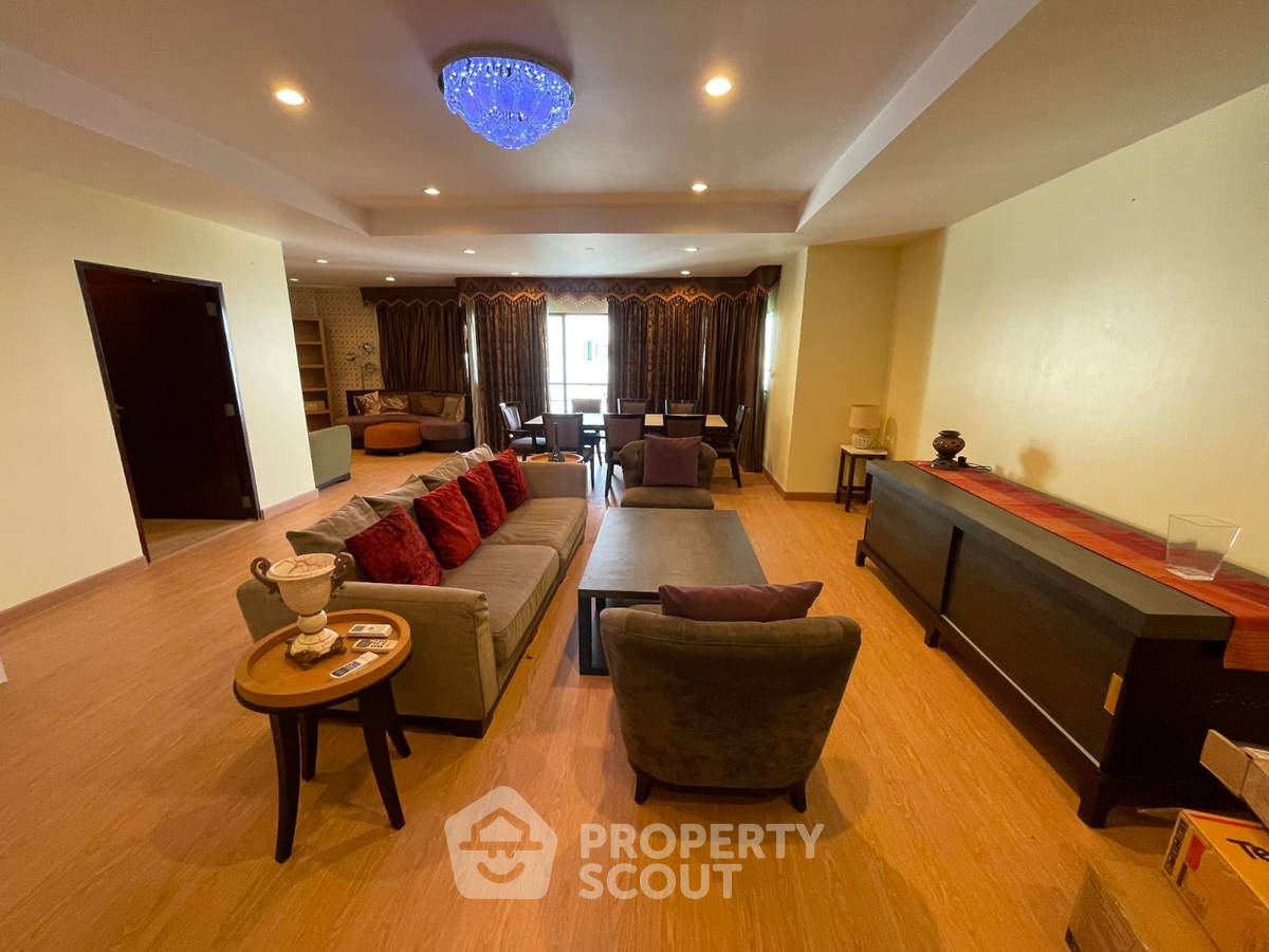 picture 3-BR Condo at Sathorn Gardens near MRT Si Lom (ID 2297847) - 22/27