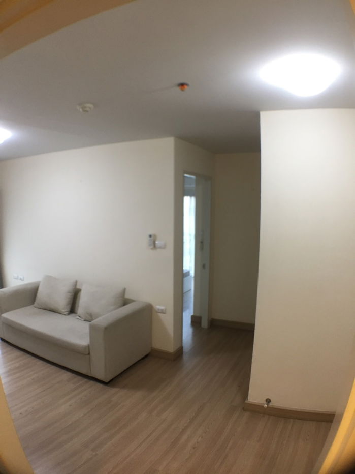 picture Top floor corner 2-bedroom condo for rent in The Escape Condominium, near, Seacon Square Srinakarin, True Digital Park Shopping Centers - 2/6